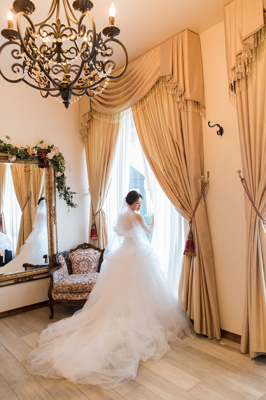 Villa Tuscana Reception Hall in mesa showing a beautiful bride in the bridal suite