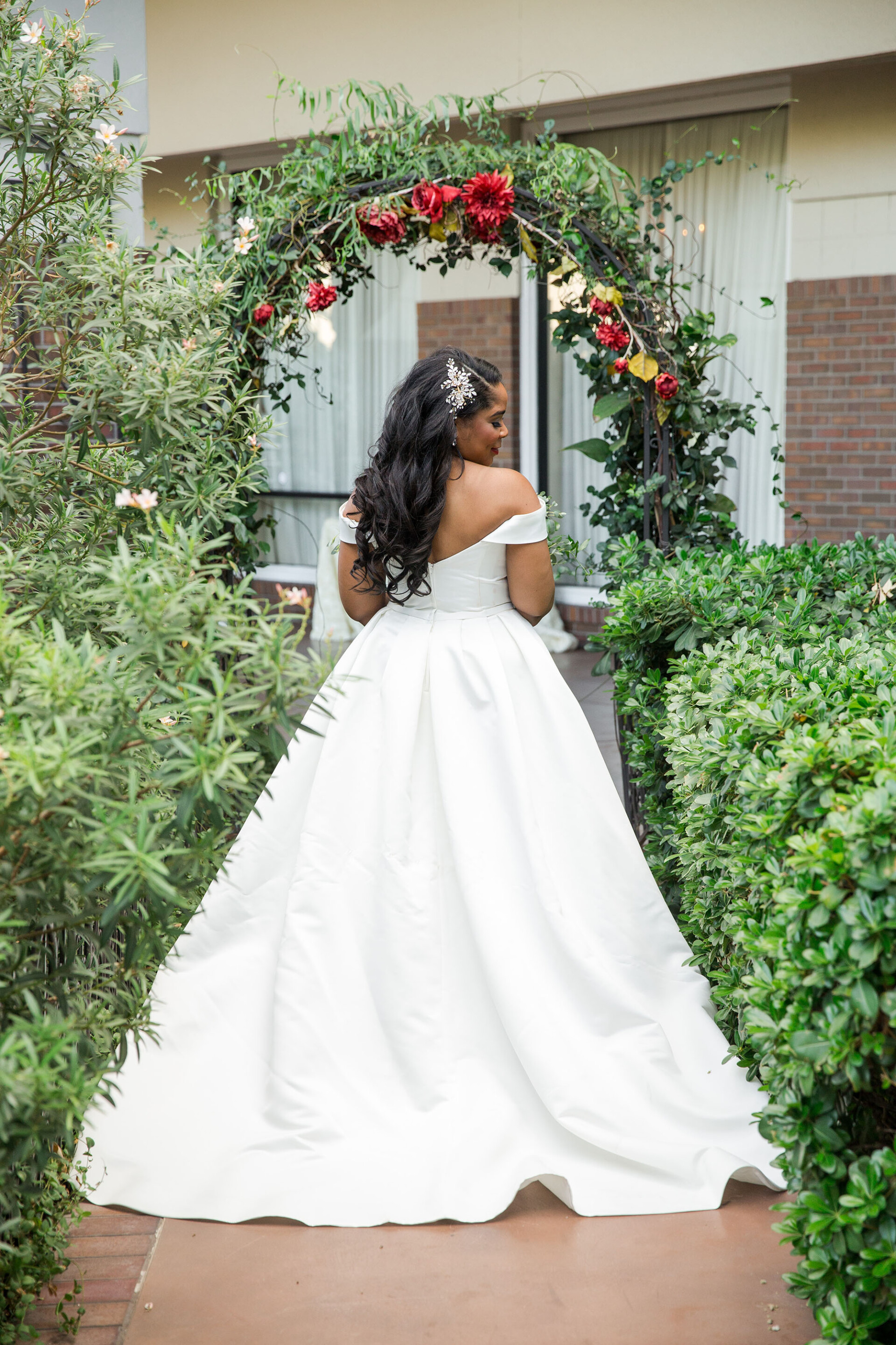 Villa Tuscana Reception Hall in mesa showing a beautiful bride outside